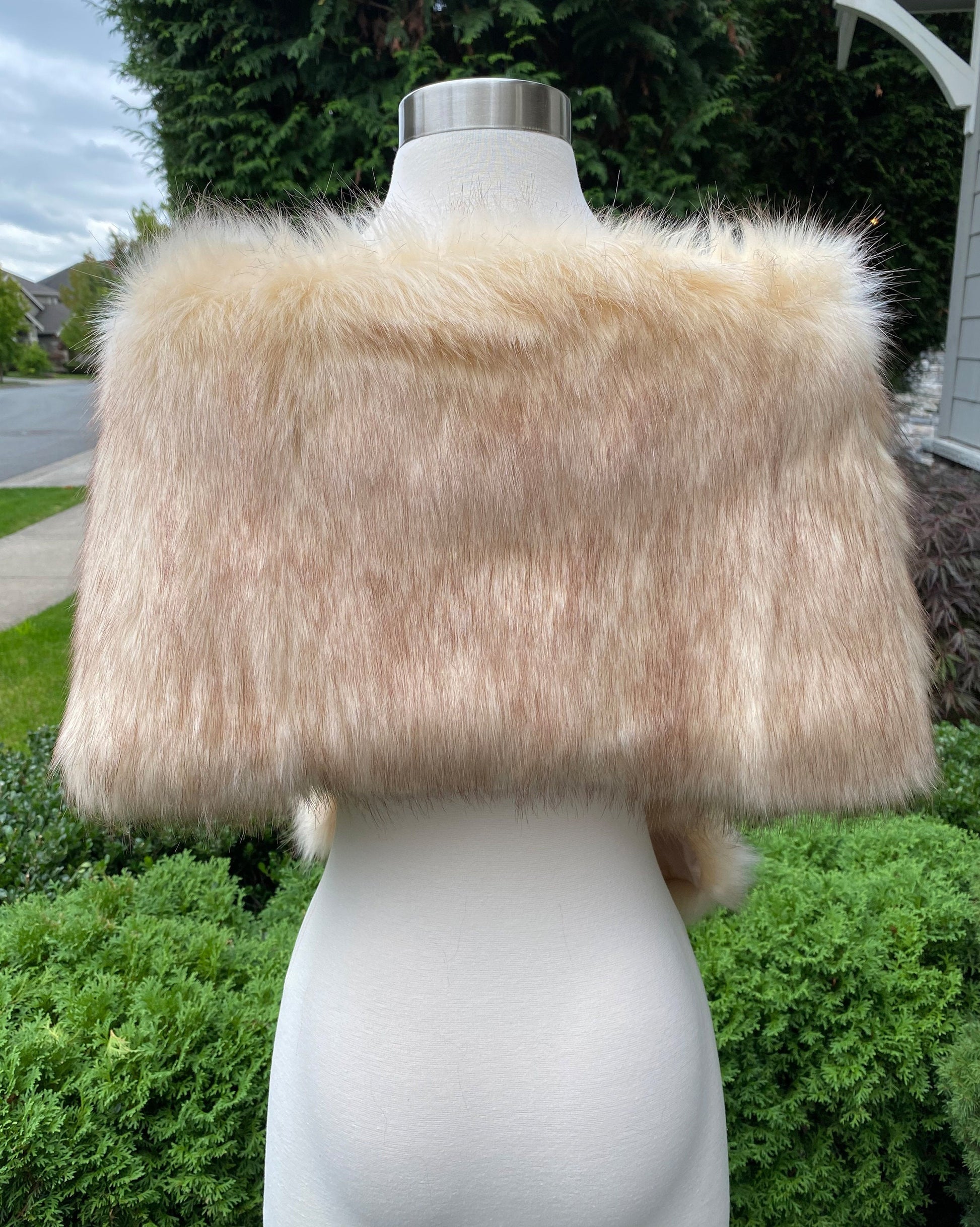 Champagne faux fur bridal wrap with brown tips, wedding faux fur shawl, faux fur stole, bridal cape, faux fur shrug B005-champagne