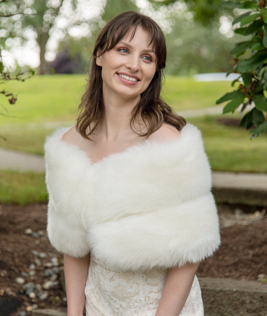 Ivory faux fur bridal wrap, wedding faux fur shawl, faux fur bridal stole, faux fur cape B015-Ivory