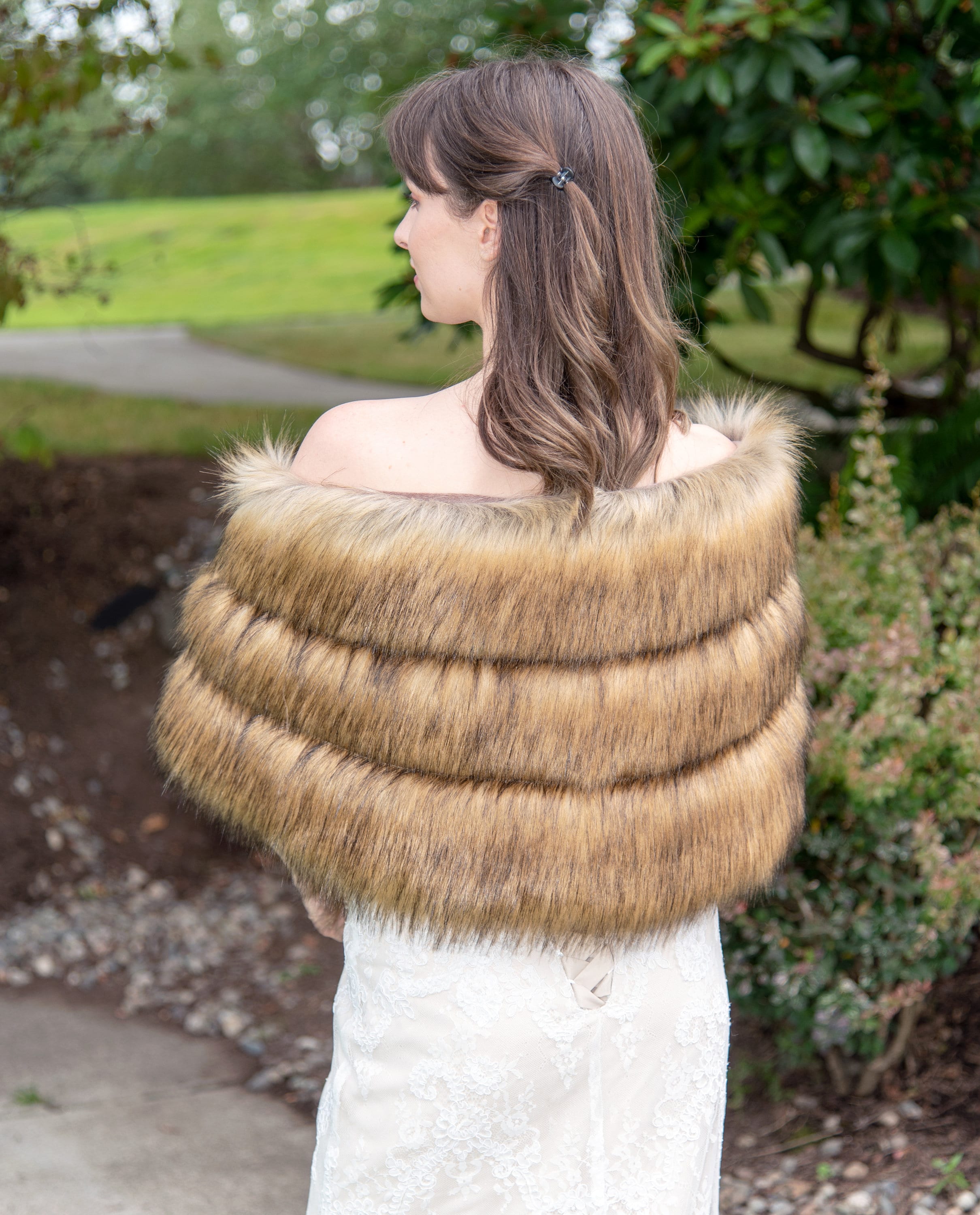 White Faux Fur Bridal Shawl Winter Wedding Fur Shawl 2024 Cape Winter Bridal Wrap Brown Wedding Fur Shrug Faux Fur Stole Wedding CoverUp Fur Wrap