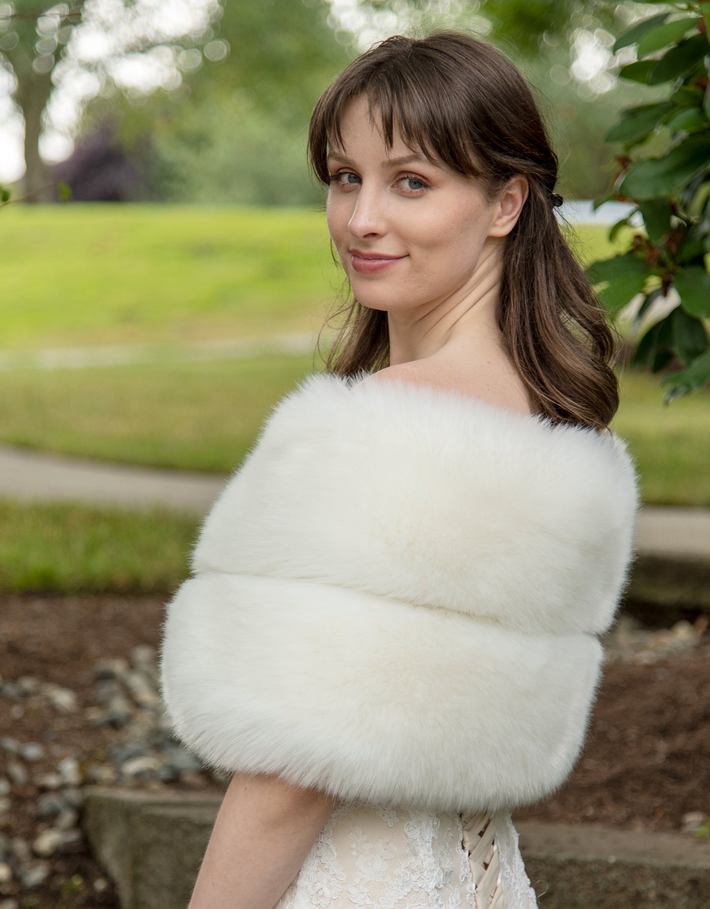 Ivory faux fur bridal wrap, wedding faux fur shawl, faux fur bridal stole, faux fur cape B015-Ivory