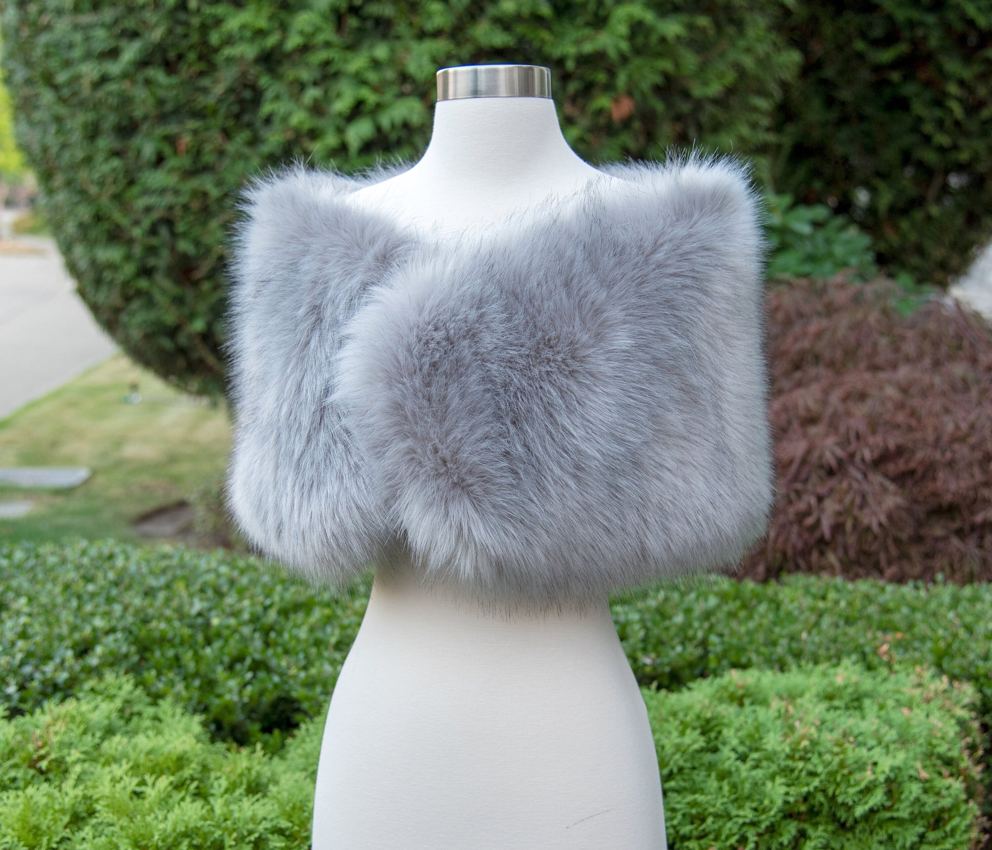 Gray faux fur wrap, silver faux fur stole, faux fur shawl, bridal wrap, wedding shrug, bridal shrug, faux fur cape, faux fur wrap B012-gray