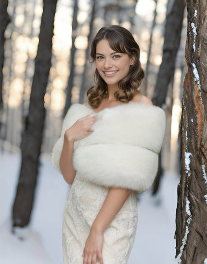 Ivory faux fur bridal wrap, wedding faux fur shawl, faux fur bridal stole, faux fur cape B015-Ivory